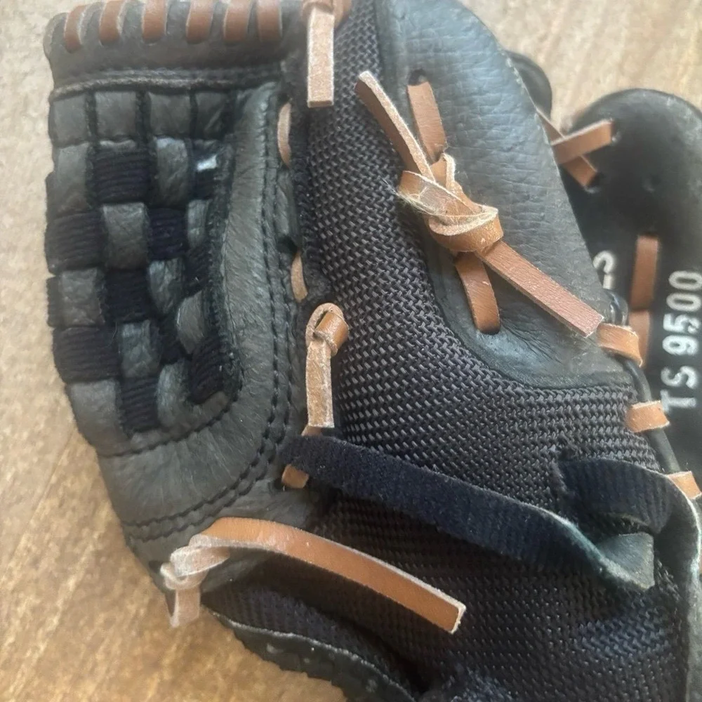 Adidas 9.5